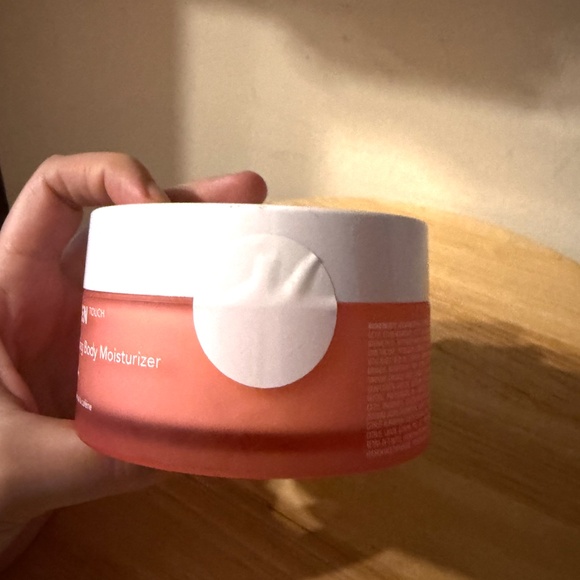Olehenriksen BeamCream smoothing body moisturizer with AHAs 190 mL NEW - Picture 4 of 5